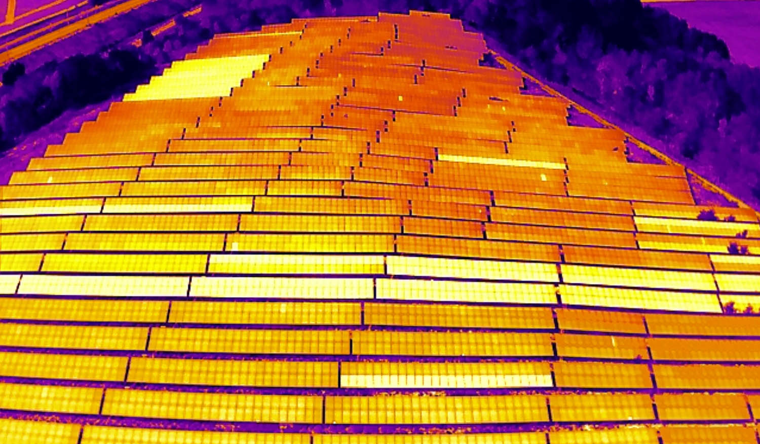 Lire la suite à propos de l’article CANICULE, FEUX DE FORÊT ET PANNEAUX PHOTOVOLTAÏQUES : POURQUOI LA MAINTENANCE PRÉVENTIVE DEVIENT ESSENTIELLE