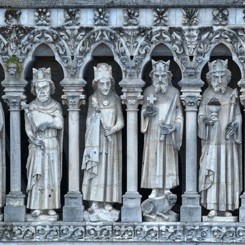 Détail de la Galerie des Rois de la cathédrale Notre-Dame d'Amiens photographié par drone en haute résolution